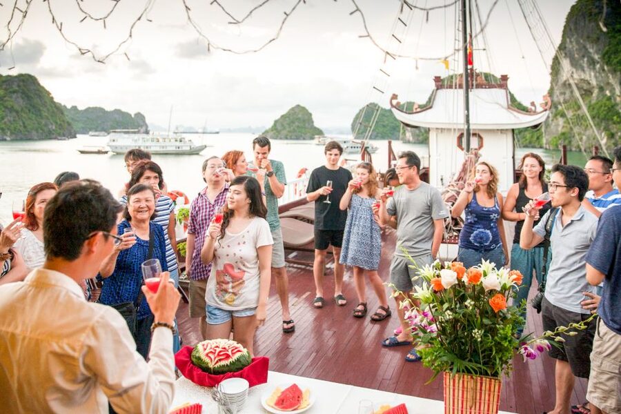 2-Day Royal Palace Ha Long Bay & Ti Top Island Cruise - Environmental limits and realistic expectations