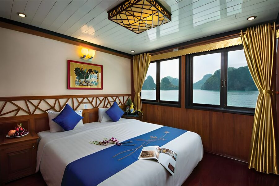 2-Day Royal Palace Ha Long Bay & Ti Top Island Cruise - Day one: lunch, limestone cliffs, and Ti Top Island