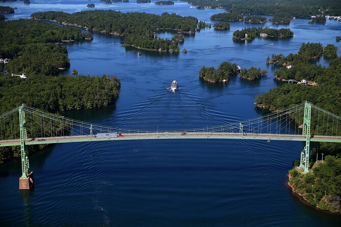 3-Hour 1000 Islands Cruise from Gananoque with views of Boldt Castle - Boat comfort, seating, and onboard service