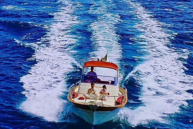 3-hour private boat tour of the island of Capri - Why seeing Capri from the sea changes the island