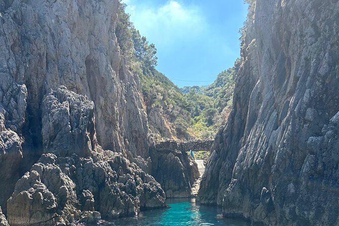 3 hour private boat tour on the island of Capri - Meeting at Piazza Angelo Ferraro