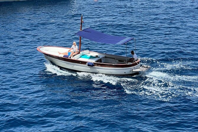 3 hour private boat tour on the island of Capri - Your choice of cove and time in the water