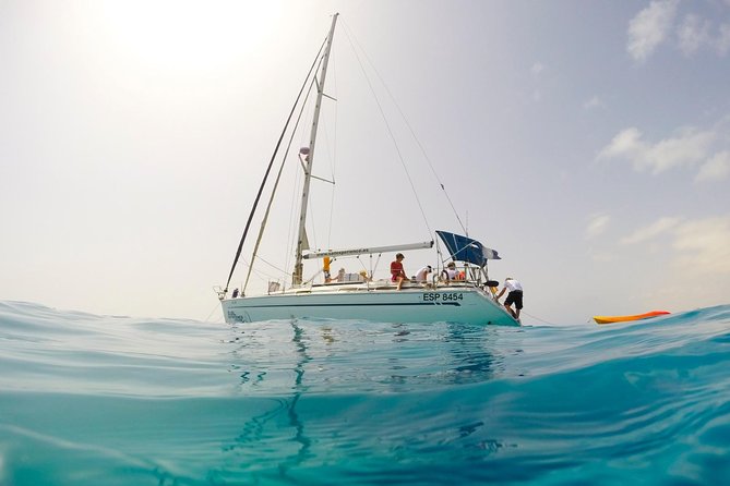 4h - Extended Private Sailing Tour around the Lobos Island - Three hours and thirty minutes near Lobos Island