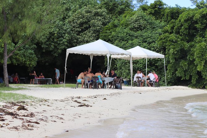5 island tour all inclusive with Ile aux cerfs and snorkeling - Lunch on Ile aux Cerfs