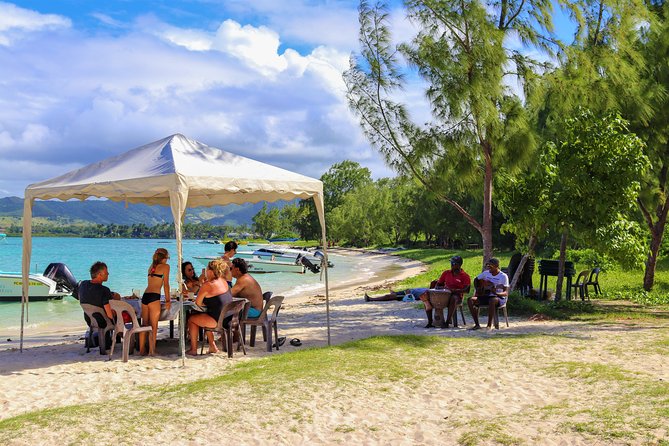 5 Islands Speedboat Cruise incl. Snorkeling in Blue Bay + Lunch at Ile aux Cerfs - Speeding away from Trou d’Eau Douce