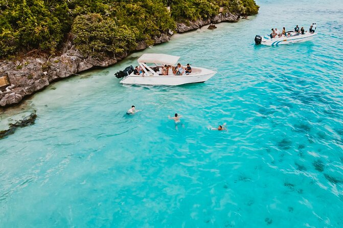 5 Islands Speedboat Cruise incl. Snorkeling in Blue Bay + Lunch at Ile aux Cerfs - Lunch on an island or coastal stop