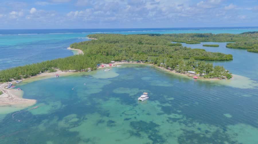 5 Islands Speedboat Cruise, Snorkeling + Lunch & Open Bar - Ile aux Aigrettes and time for a swim
