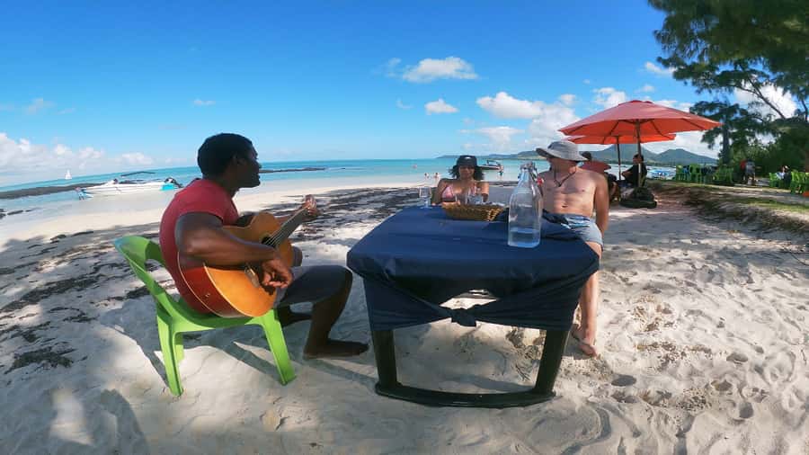 5 Islands Speedboat w/Snorkeling Sea Turtle + Lunch & Drinks - Ile aux Cerfs gives you a gentle first stop