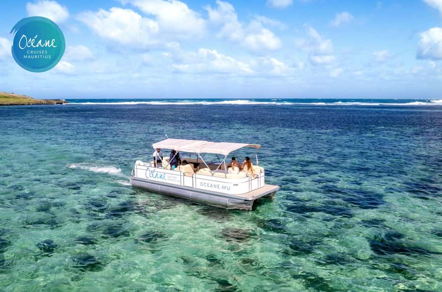 5 Islands Tour: New OCÉANE Private Pontoon Boat cruise - A private start at Pointe Maurice