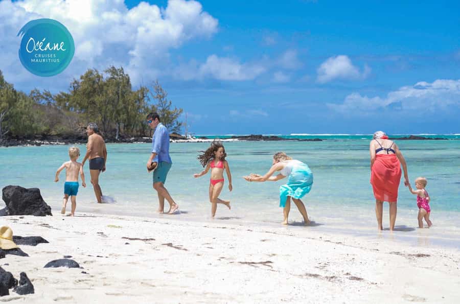 5 Islands Tour: New OCÉANE Private Pontoon Boat cruise - Îlot Flamants and the open lagoon