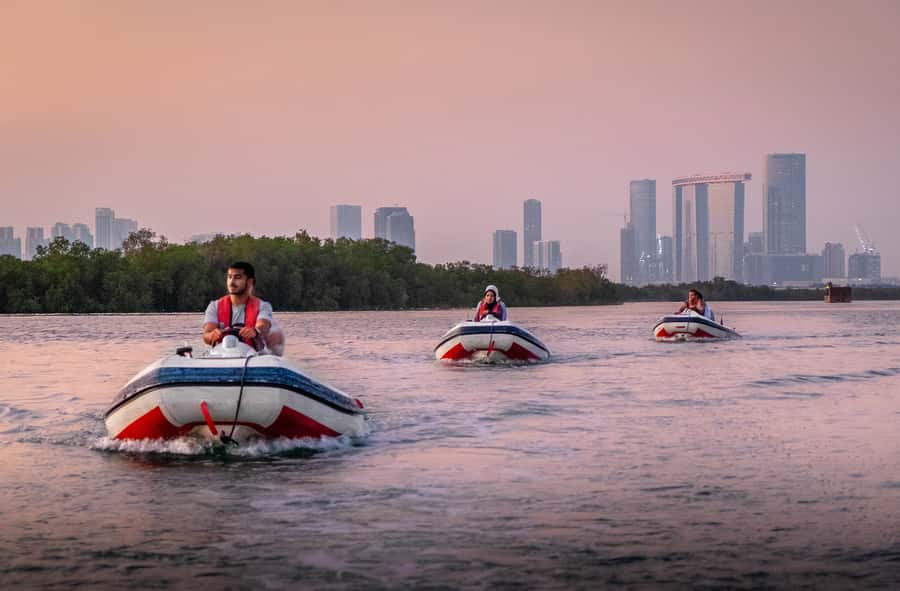 Abu Dhabi: Yas Island Self-Driving Guided Speedboat Tour - The Giant Statue and Mangrove Alley