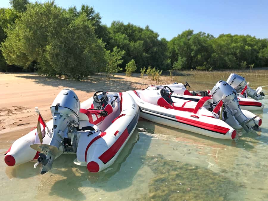 Abu Dhabi: Yas Island Self-Driving Guided Speedboat Tour - Why timing changes the experience
