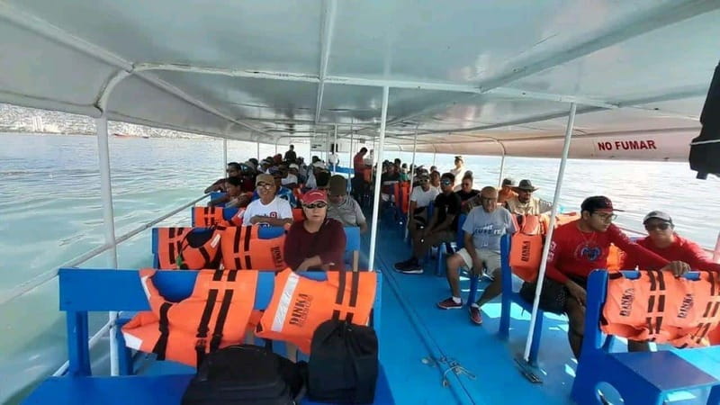 Acapulco: Crystal Bottom Boat Tour to La Roqueta Island - Practical packing and money advice