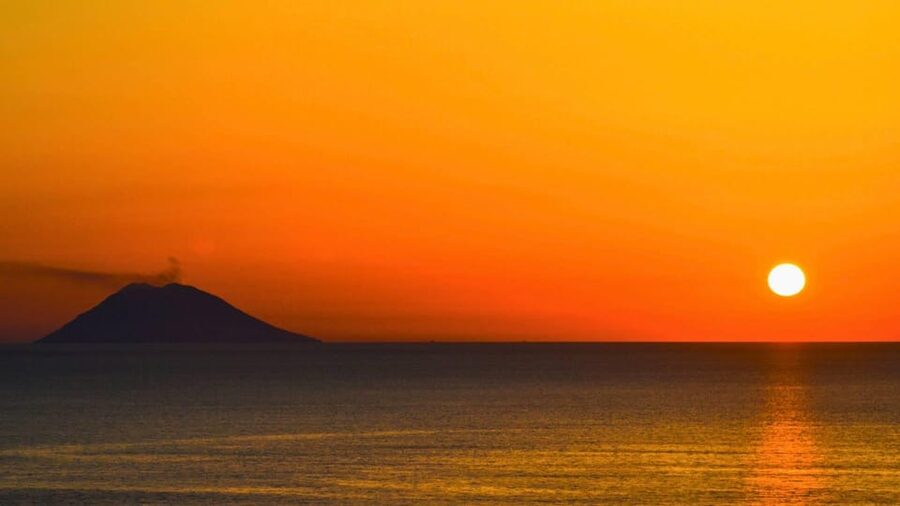 Aeolian Islands mini cruise with Stromboli by night - What the 10.5-hour schedule feels like