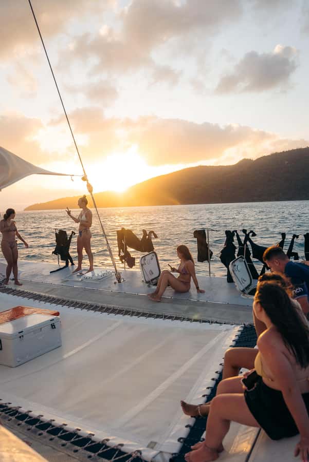 Airlie Beach: 2-Day Whitsunday Islands Sailing Snorkel Tour - Fresh meals and an easy social rhythm