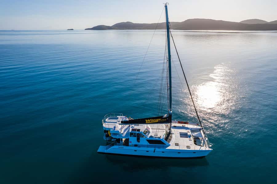 Airlie Beach: Whitsunday Islands Sailing, SUP & Snorkel Tour - A six-hour sail with room to breathe
