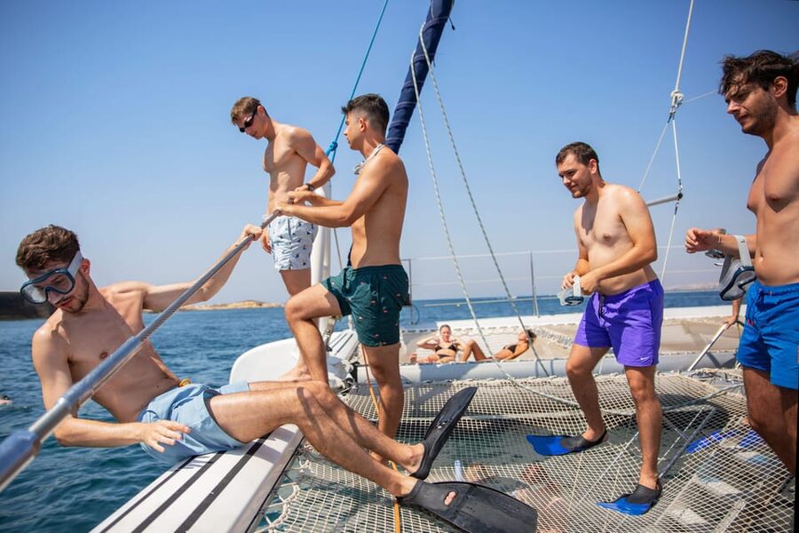 Alicante: 6-Hour Catamaran Cruise to Tabarca Island - The 1.5-hour sail from Alicante