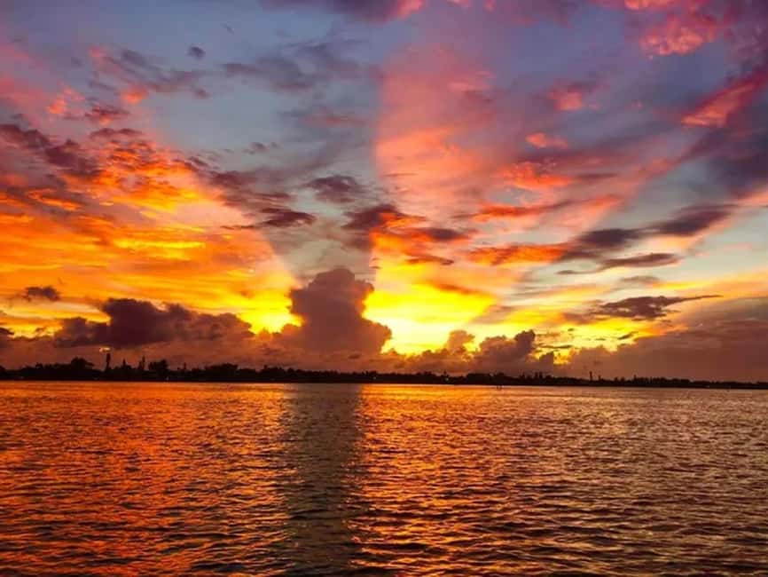 Anna Maria Island: Sunset Dolphin Cruise - Setting out from Anna Maria Island