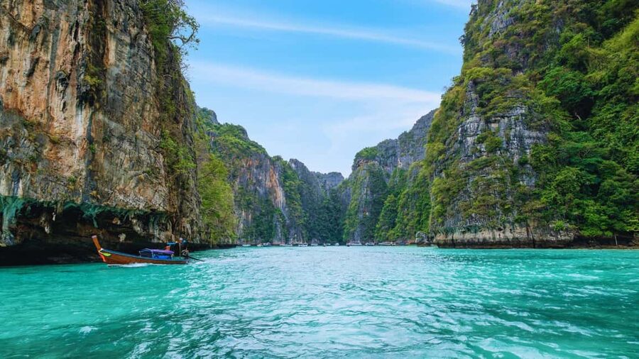 Ao Nang: Phi Phi Islands Speedboat or Catamaran Tour One day - A full island day from Ao Nang