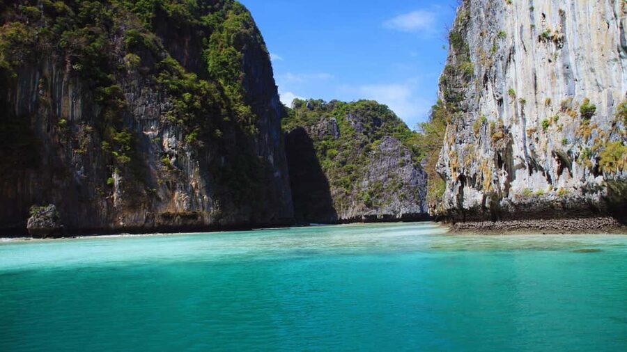 Ao Nang: Phi Phi Islands Speedboat or Catamaran Tour One day - Maya Bay: famous, beautiful, and often crowded