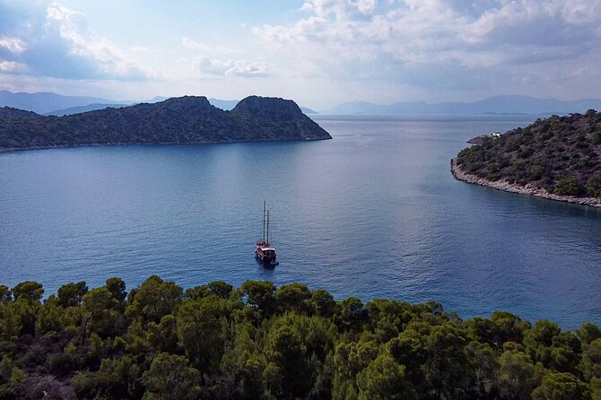 Athens Day Cruise: 3 Islands Tour in the Saronic Gulf with Lunch - Aegina, pistachios, and one ancient column