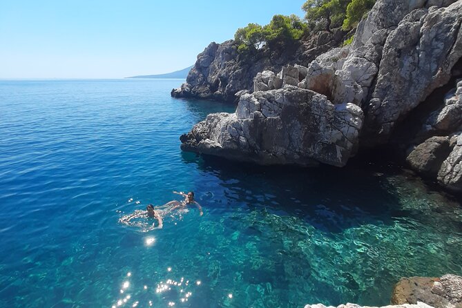 Athens: Full-Day Island Hopping Cruise with Lunch and Swimming - What the boat and crew add to the day