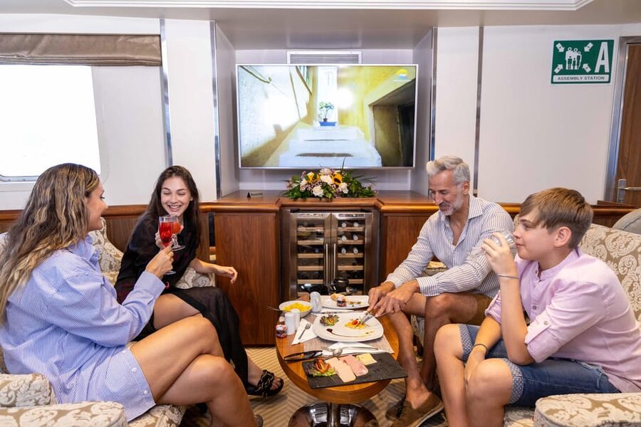 Athens: Saronic Islands Cruise with VIP Area Seating & Lunch - Key points to know before you book
