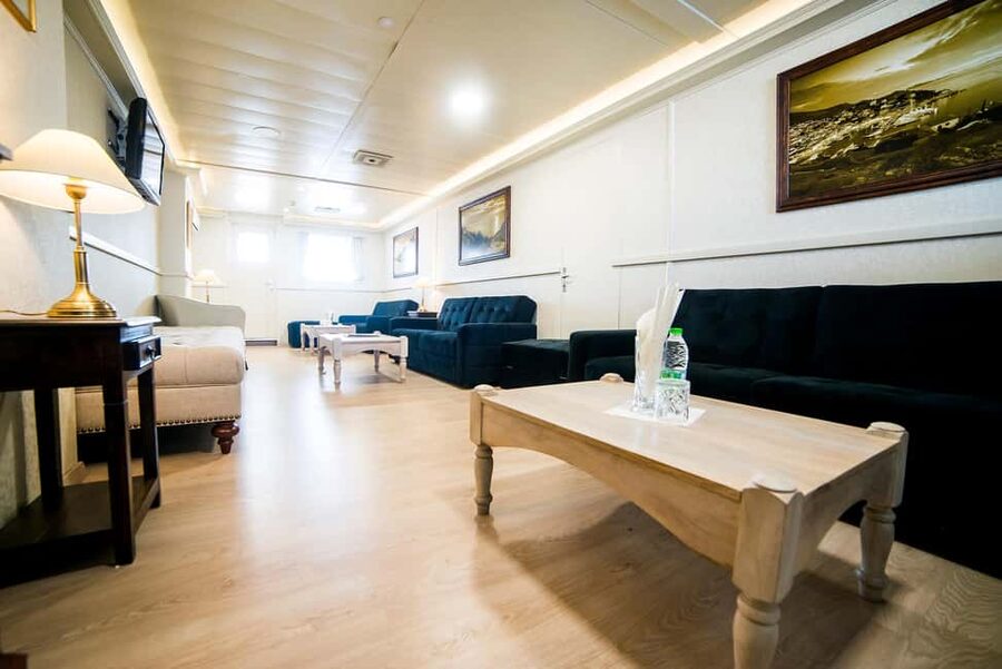 Athens: VIP Swimming Cruise to three islands - Metopi: a short stop surrounded by water