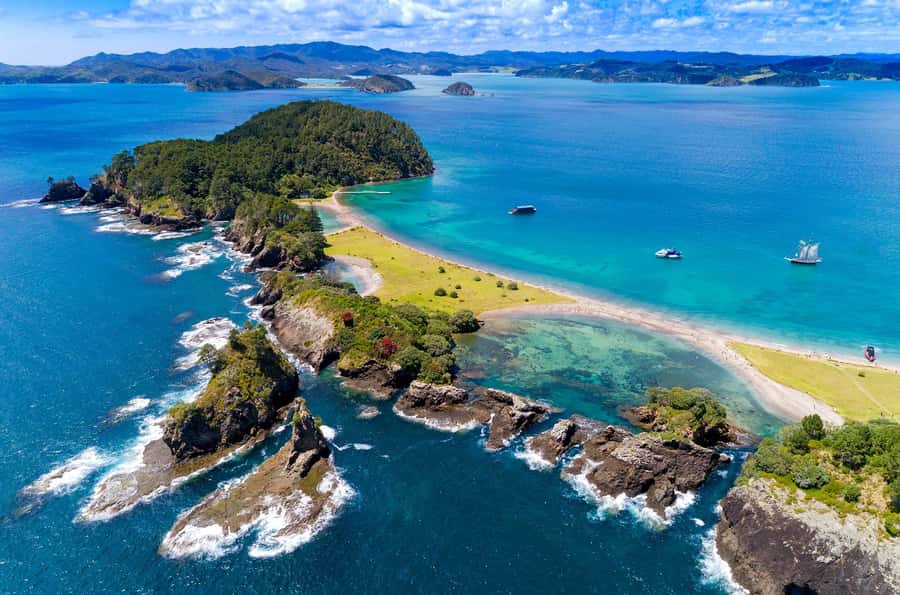 Auckland: Bay of Islands Day Tour with Dolphin Cruise - Why the Bay of Islands makes a worthwhile long day