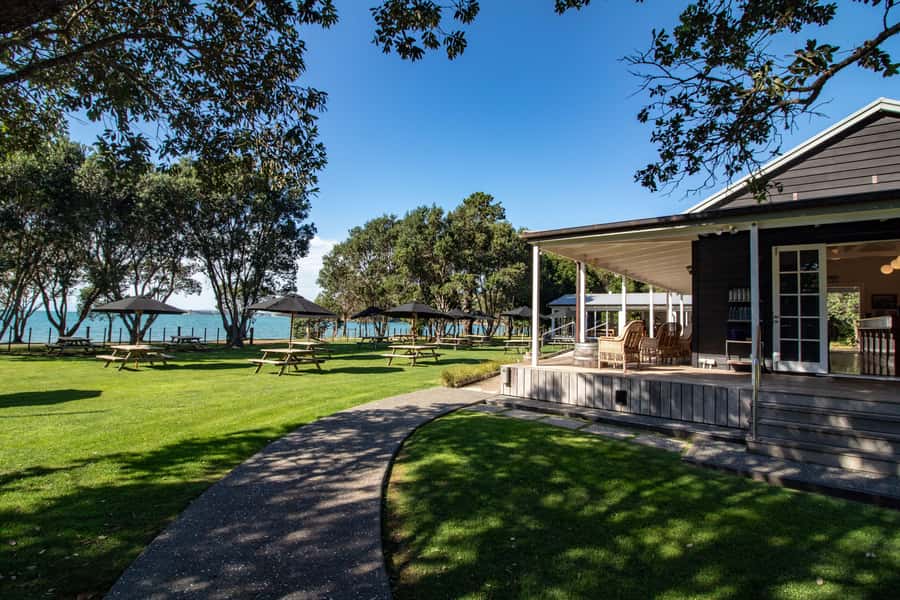 Auckland: Man O' War Vineyard Ferry (Waiheke Island) - Why Man O War is different from a standard Waiheke wine day