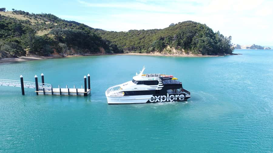 Auckland: Man O' War Vineyard Ferry (Waiheke Island) - Wine at a beachfront cellar door