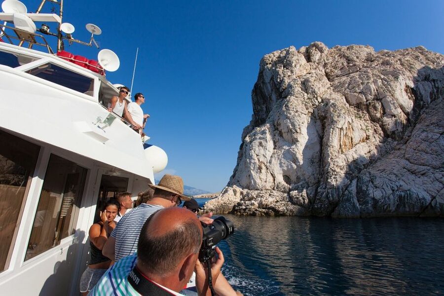 Baška: Rab Island and Zavratnica Fjord Boat Tour with Lunch - Free time in 3,000-year-old Rab