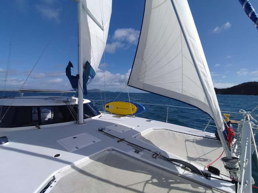 Bay of Islands: Day Sailing Cruise with Island Stop & Lunch - What the $128 price gets you