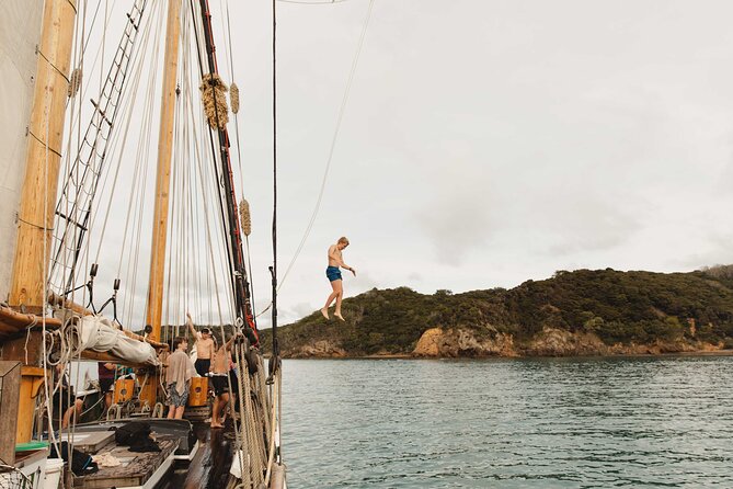 Bay of Islands Tall Ship Sailing on R. Tucker Thompson Including BBQ Lunch - What the $111.08 price delivers