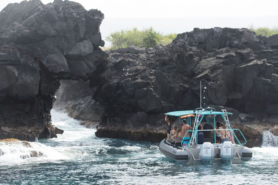 Big Island: Kona Half-Day Boat Tour with Snorkeling & Lunch - Snorkeling at Puʻuhonua O Honaunau