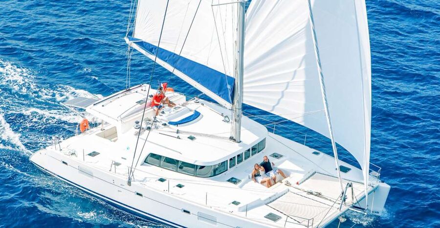 Big Island: Luxury Catamaran Trip along the Kona Coast - The Kona Coast from the water