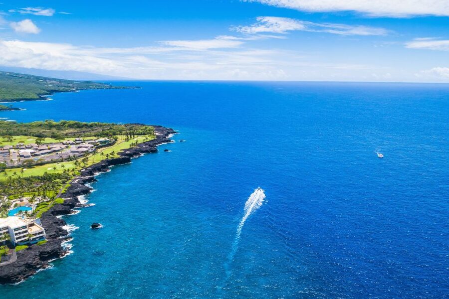 Big Island: Luxury Catamaran Trip along the Kona Coast - Pawai Bay’s caves and arches