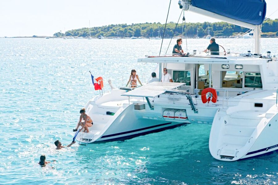 Big Island: Luxury Catamaran Trip along the Kona Coast - Snorkeling gear and in-water help