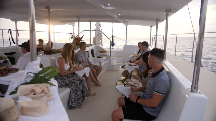 Big Island: Morning Snorkel Sail to Captain Cook's Monument - Breakfast with a view of Captain Cook Monument