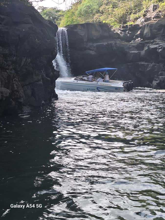 Blue bay: boat trip for ile au cerf (5 islands, barbecue) - Ile aux Aigrettes, photographs, and a drink