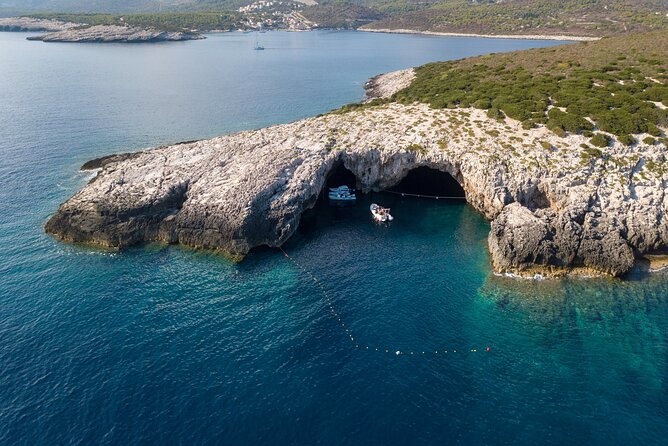 Blue Cave and Town Hvar with 5 Island Boat Tour - Stiniva Cove and its narrow entrance