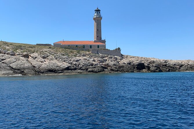 Blue Cave and Town Hvar with 5 Island Boat Tour - Hvar town and the risk of losing the final stop