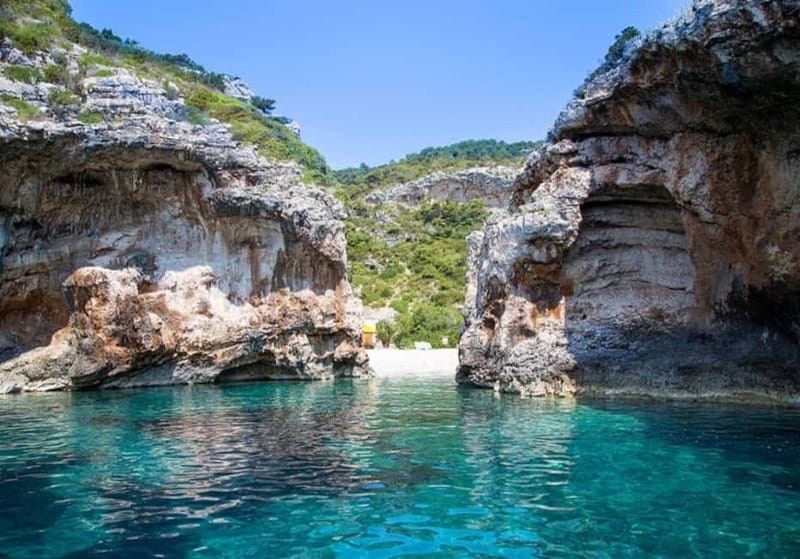 Blue Cave & Island-Hopping Tour with Snorkeling from Split - Guide service and the small-group feel