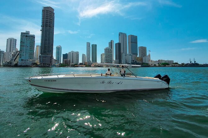 Boat rental for the Rosario Islands up to 15 people. - Five stops, one-way decisions