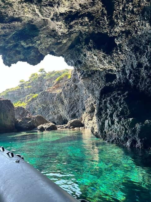 Boat Tour: Island hopping by dinghy with cave visits and snorkeling - Key points at a glance