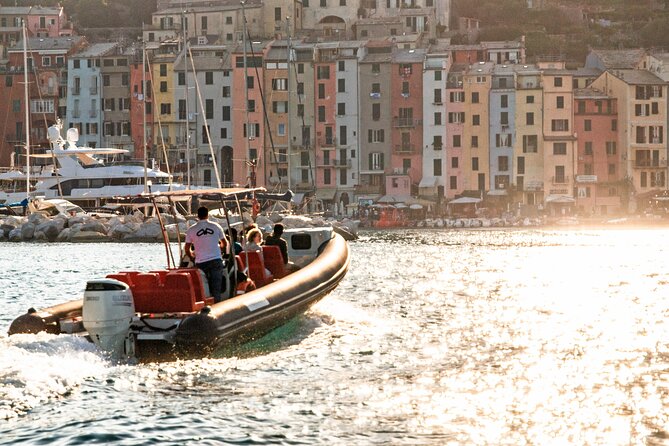 Boat Tour of the 3 Islands & Portovenere - Why this boat trip is different from a regular ferry