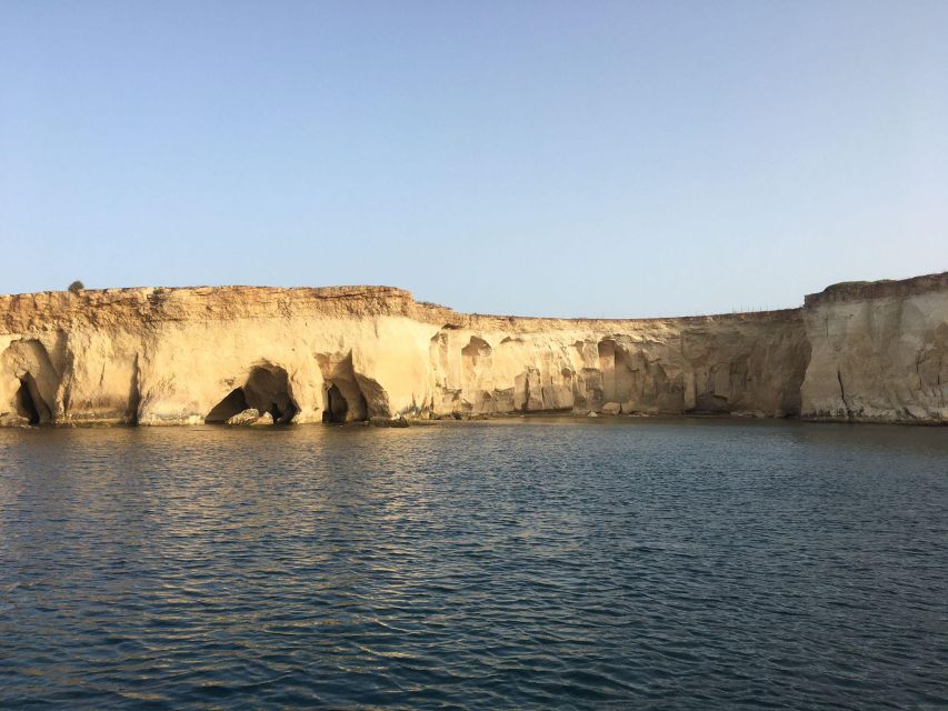 Boat tour of the island of Ortigia and the sea caves - Why seeing Ortigia from the water changes the visit