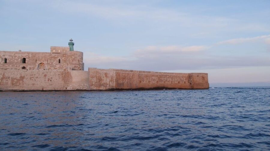 Boat tour of the island of Ortigia and the sea caves - Fonte Aretusa and the return along Ortigia
