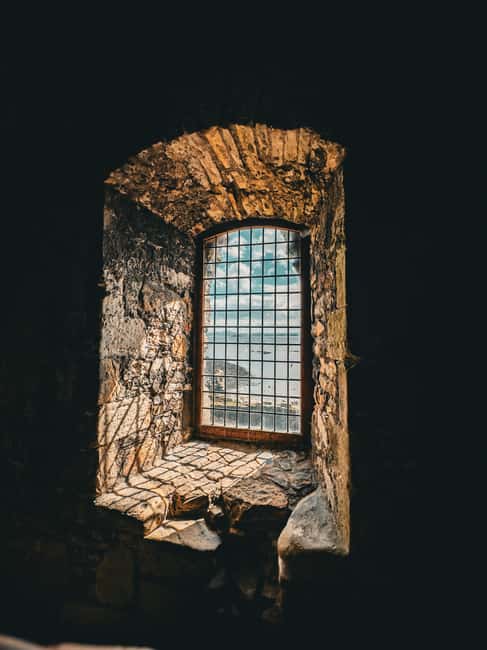 Boat trip and guided tour to Inchcolm Island - Time for a picnic and your own exploring