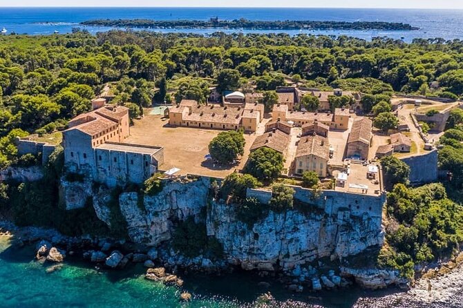 boat trip without a license to the Lérins Islands - Key points to know before you book